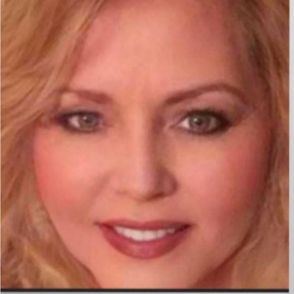 Meet your Posher, Lois - Picture 1 of 1